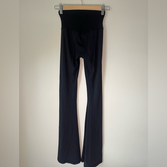 Aerie Offline Real Me Super Flare Smocked High Rise Leggings - Black NWOT - Picture 5 of 8